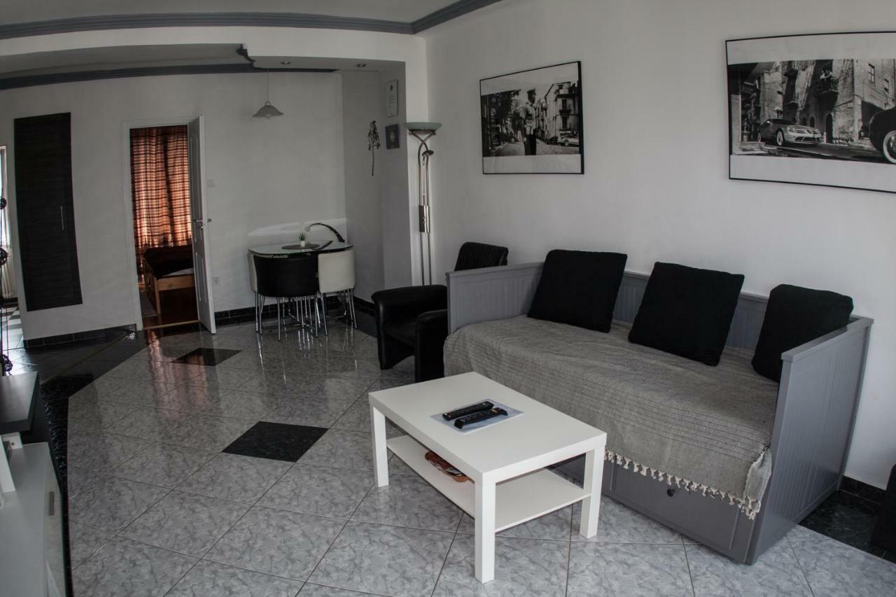 Deak Design Apartment — Photos 1